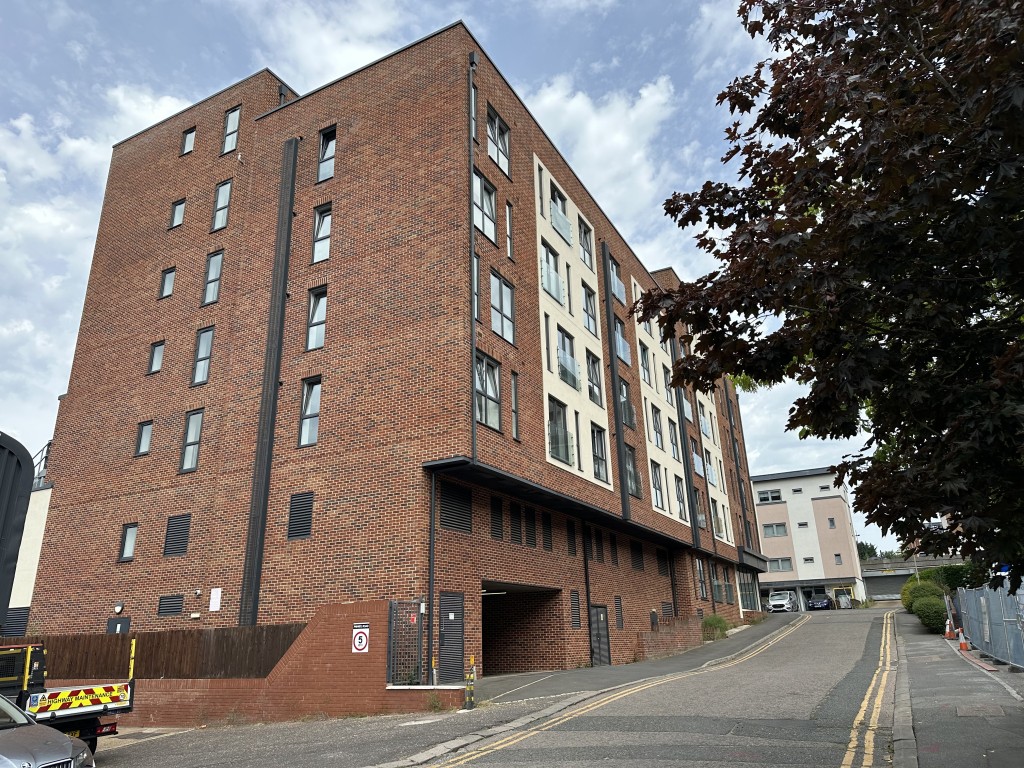 Lot: 95 - SUBSTANTIAL BLOCK OF GROUND RENTS - Additional Picture of the side of the building